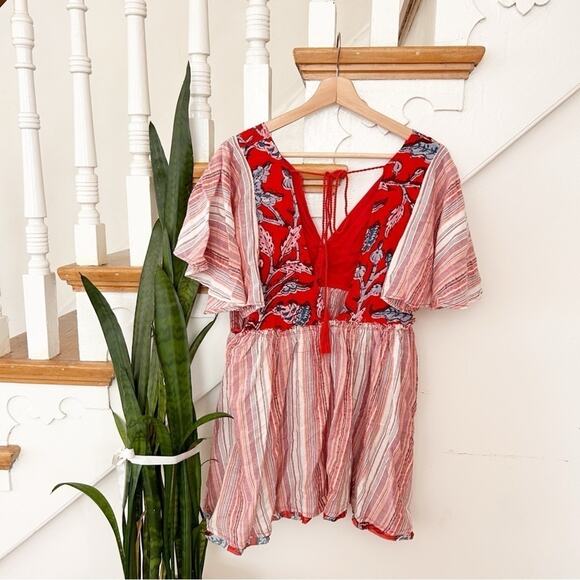 Free People Under The Sun tunic Top Red Floral Stripe V-Neck Flutter Sleeve XS - Picture 3 of 6